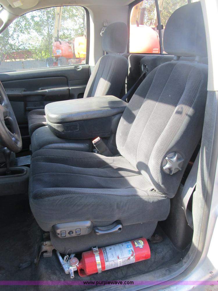 image for item B2925 2003 Dodge Ram 2500 pickup truck