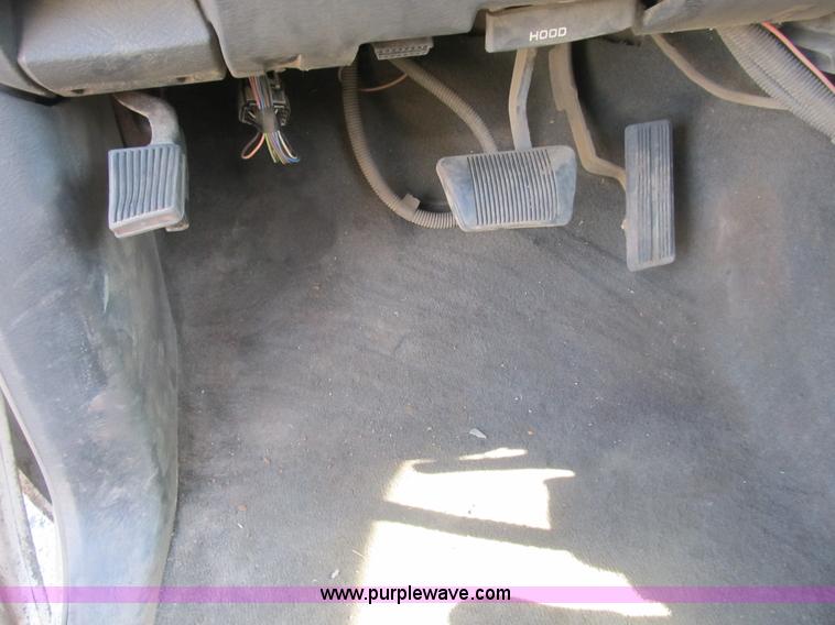 image for item B2925 2003 Dodge Ram 2500 pickup truck