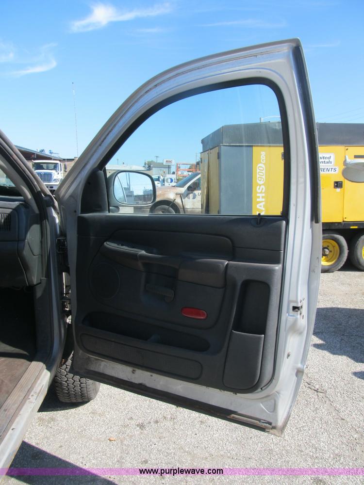 image for item B2925 2003 Dodge Ram 2500 pickup truck