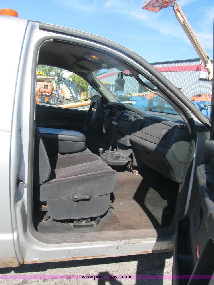 image for item B2925 2003 Dodge Ram 2500 pickup truck
