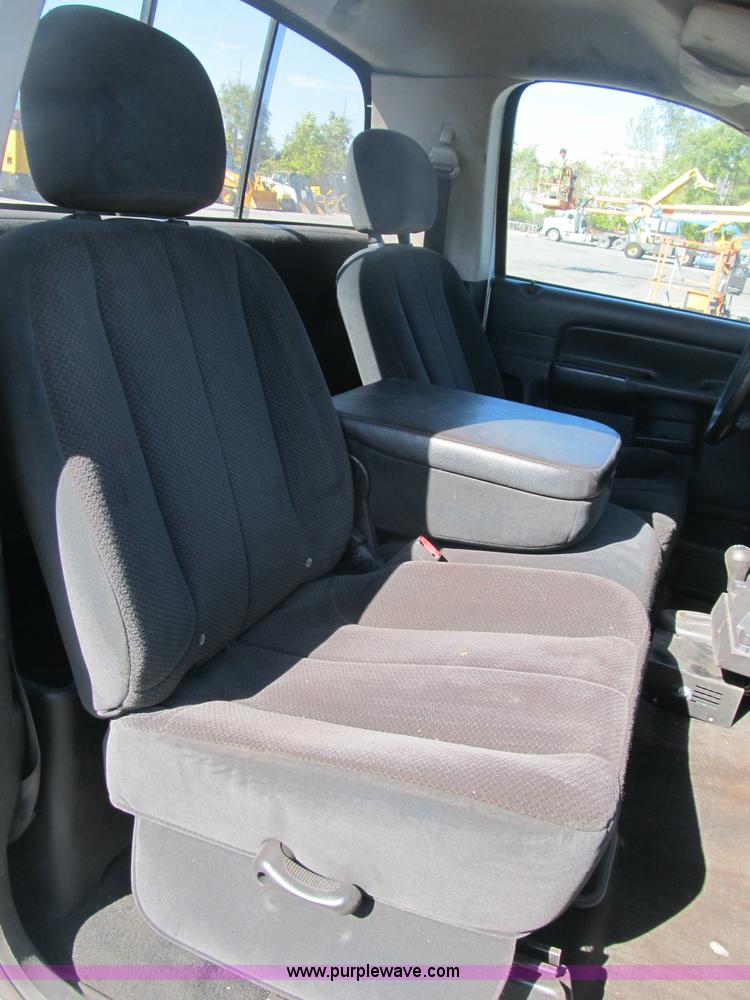 image for item B2925 2003 Dodge Ram 2500 pickup truck