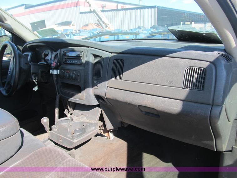 image for item B2925 2003 Dodge Ram 2500 pickup truck