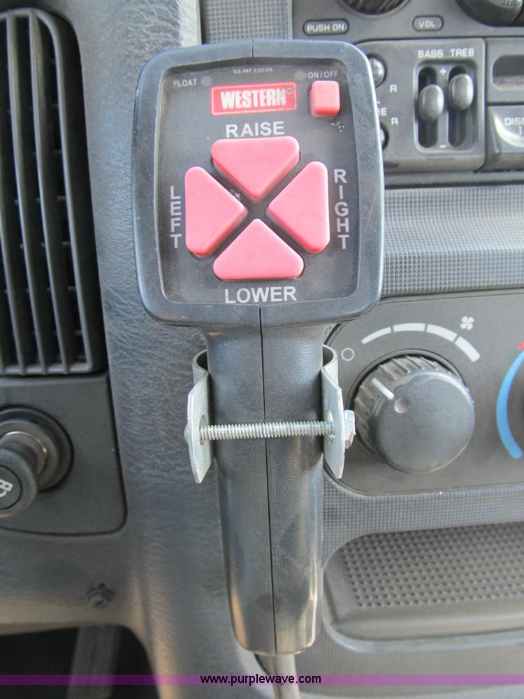 image for item B2925 2003 Dodge Ram 2500 pickup truck