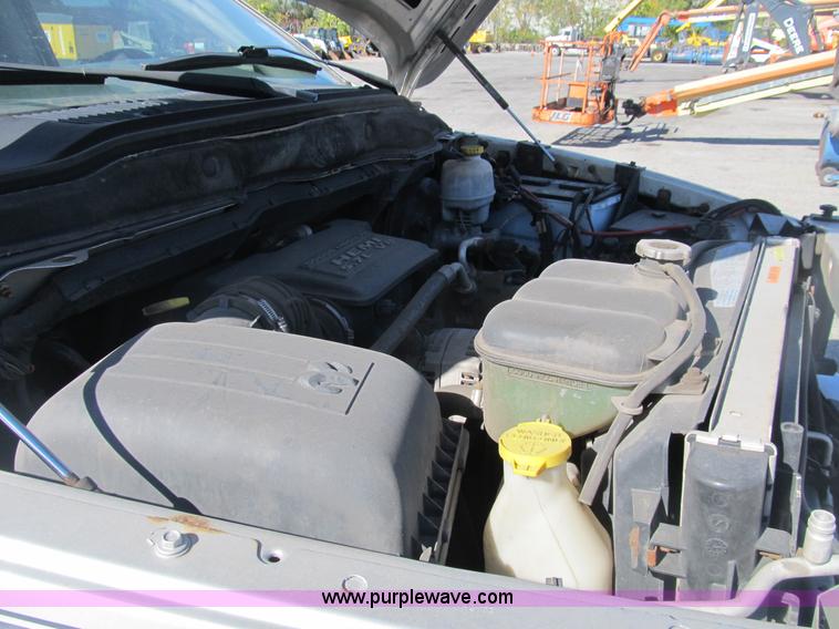 image for item B2925 2003 Dodge Ram 2500 pickup truck