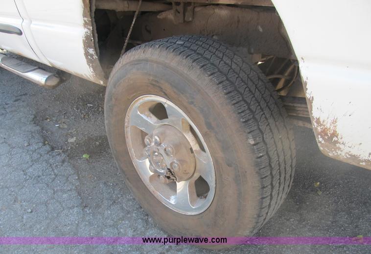 image for item B2926 2007 Dodge Ram 2500 HD Quad Cab pickup truck