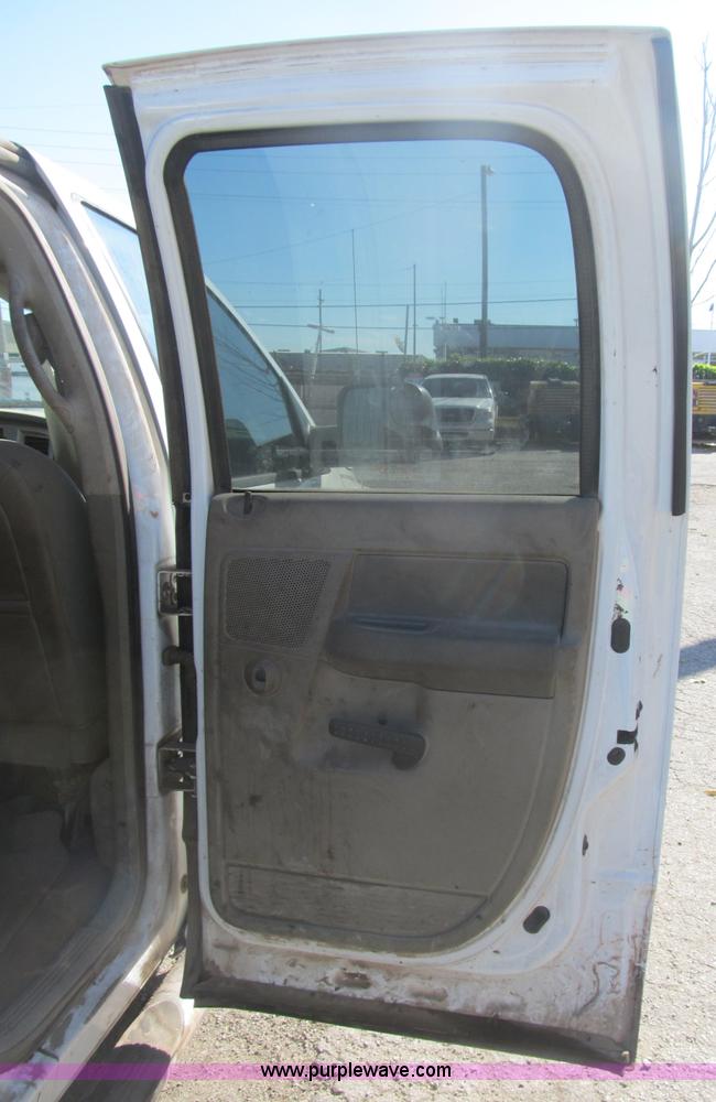 image for item B2926 2007 Dodge Ram 2500 HD Quad Cab pickup truck
