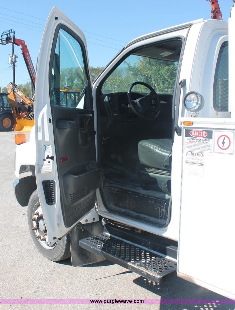 image for item C2904 2006 Chevrolet C5500 service truck