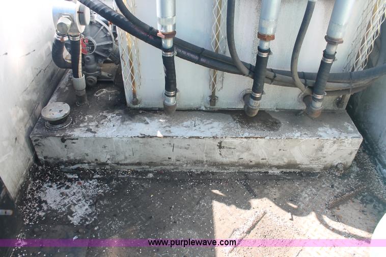 image for item C2904 2006 Chevrolet C5500 service truck