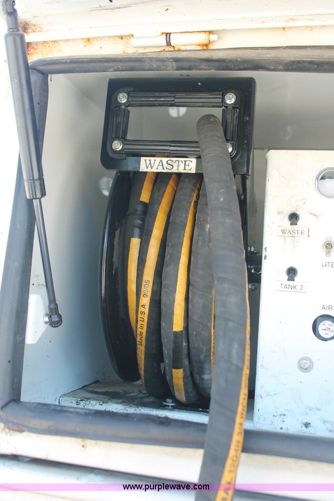 image for item C2904 2006 Chevrolet C5500 service truck