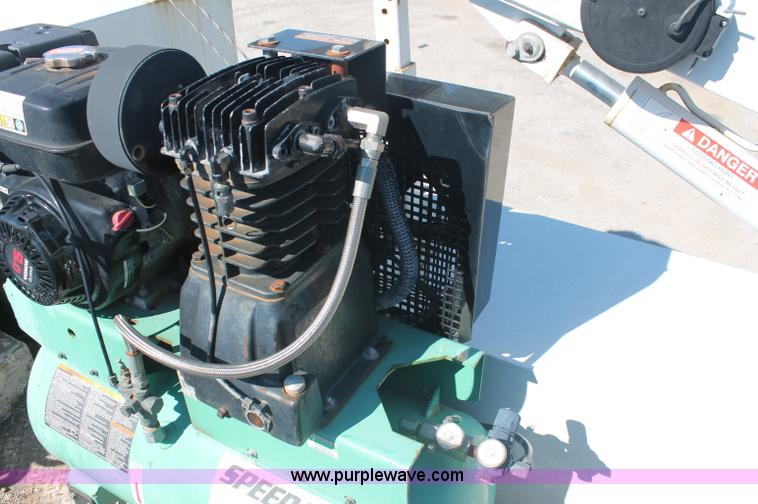 image for item C2904 2006 Chevrolet C5500 service truck