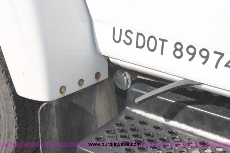 image for item C2904 2006 Chevrolet C5500 service truck