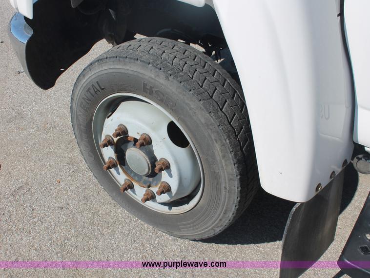 image for item C2904 2006 Chevrolet C5500 service truck
