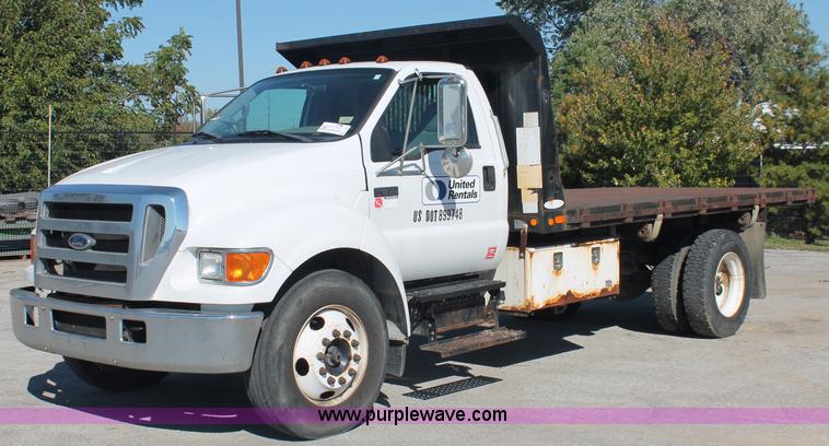 image for item C2905 2005 Ford F650 flatbed dump truck