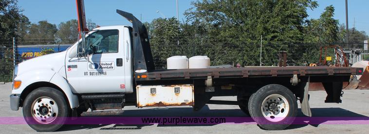 image for item C2905 2005 Ford F650 flatbed dump truck