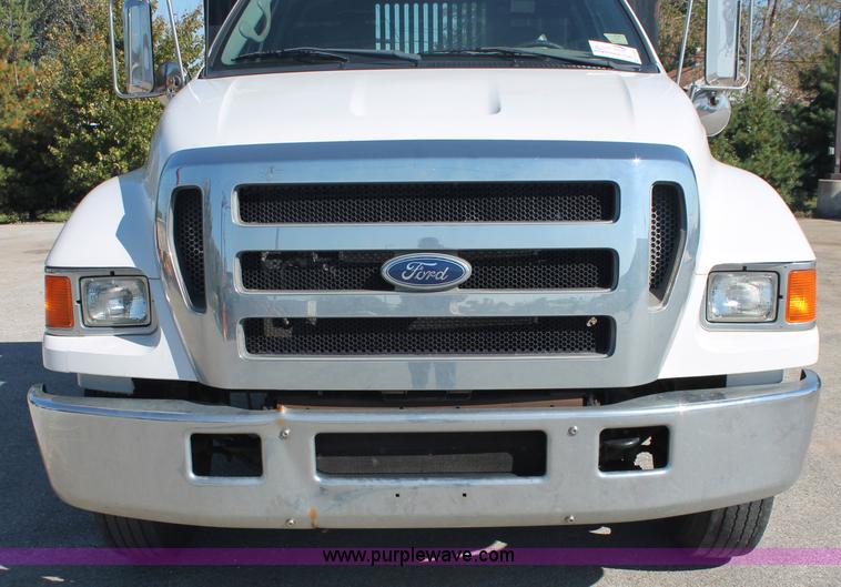 image for item C2905 2005 Ford F650 flatbed dump truck