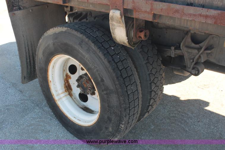 image for item C2905 2005 Ford F650 flatbed dump truck