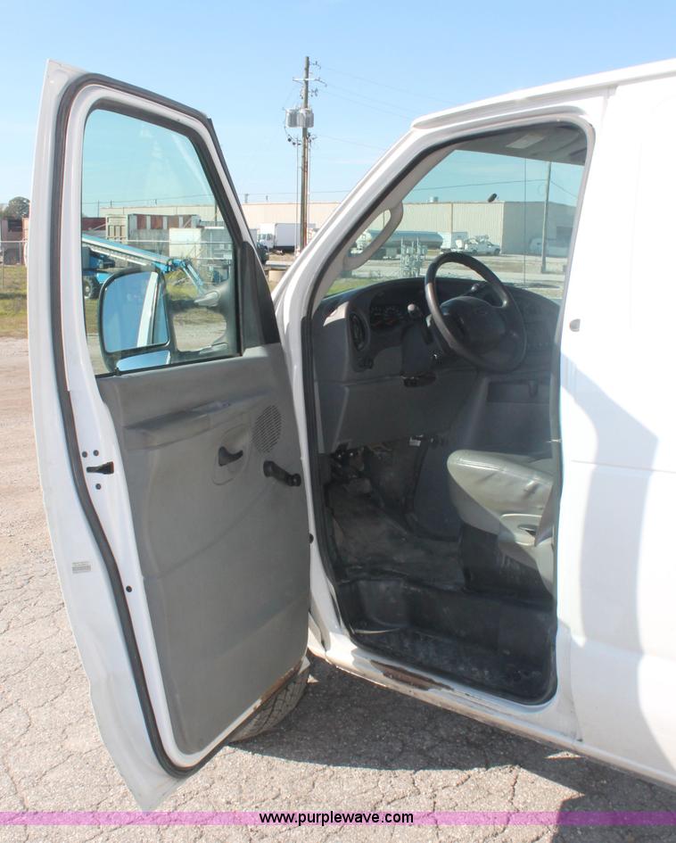 image for item C2906 2007 Ford Econoline E350 cargo van