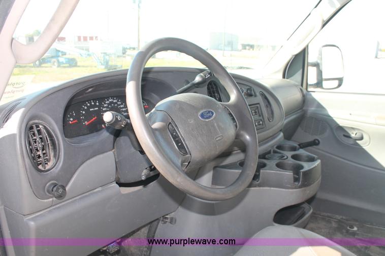 image for item C2906 2007 Ford Econoline E350 cargo van