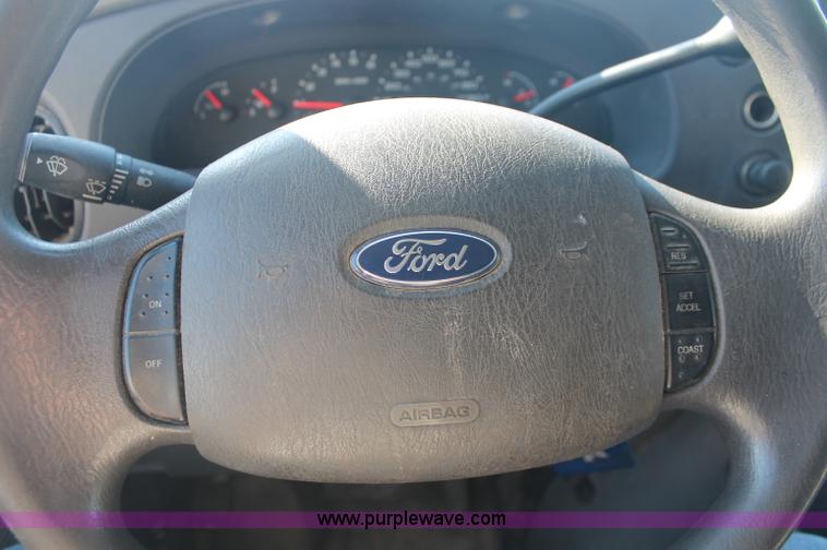 image for item C2906 2007 Ford Econoline E350 cargo van