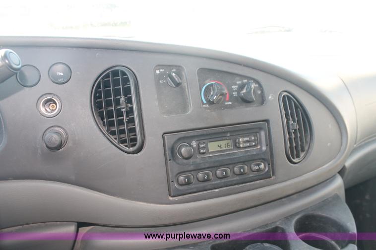 image for item C2906 2007 Ford Econoline E350 cargo van