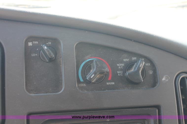 image for item C2906 2007 Ford Econoline E350 cargo van