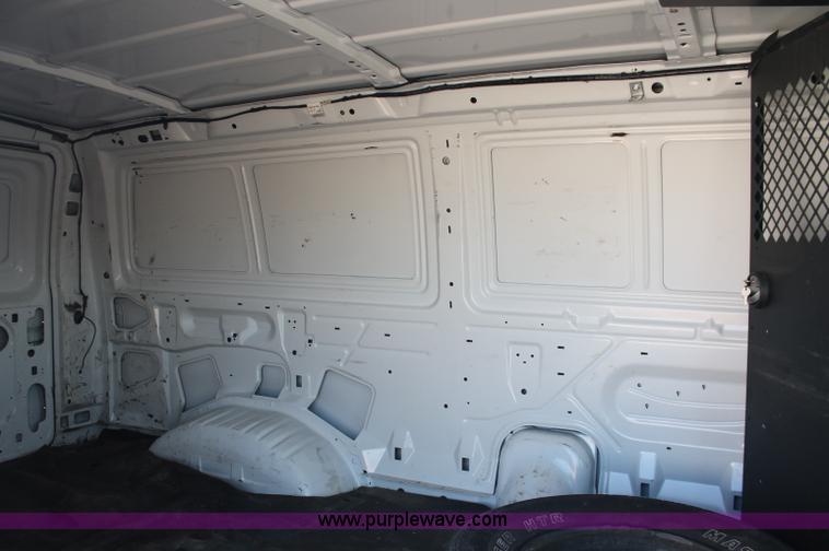 image for item C2906 2007 Ford Econoline E350 cargo van