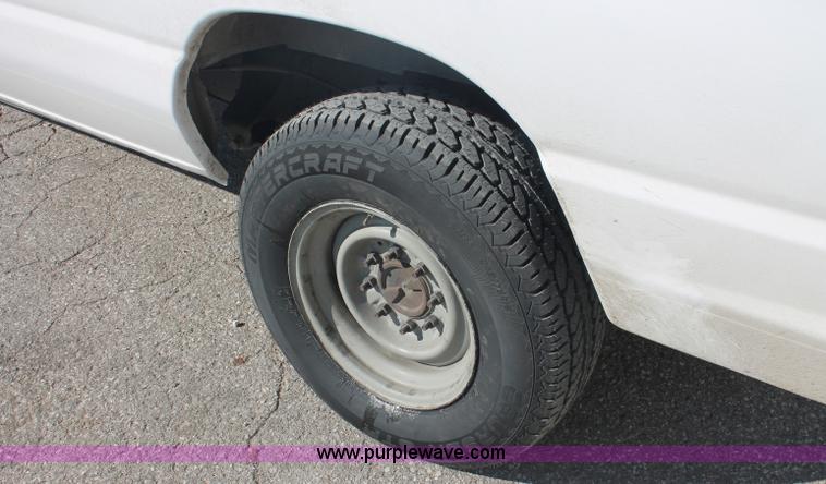 image for item C2906 2007 Ford Econoline E350 cargo van