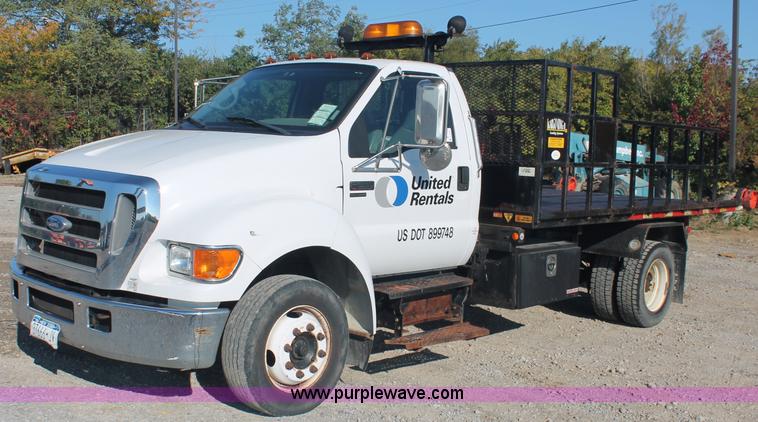 image for item C2911 2007 Ford F650 flatbed rollback truck