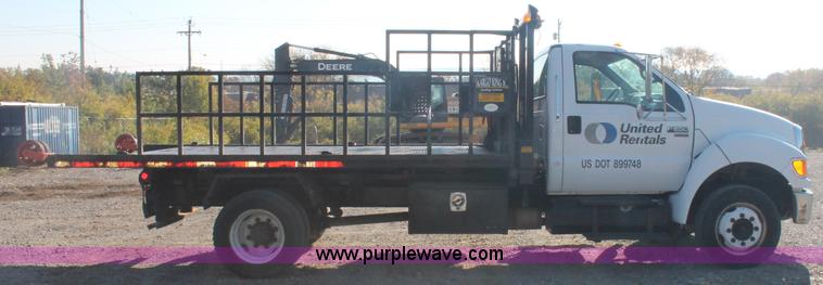 image for item C2911 2007 Ford F650 flatbed rollback truck