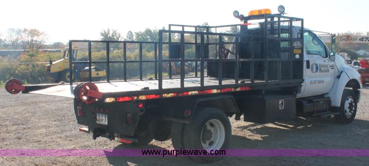 image for item C2911 2007 Ford F650 flatbed rollback truck