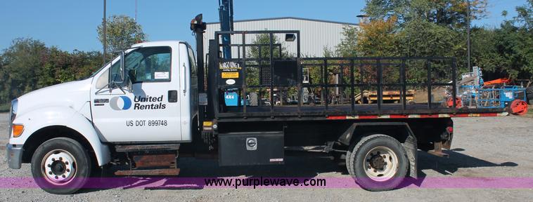 image for item C2911 2007 Ford F650 flatbed rollback truck