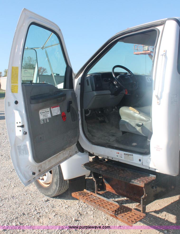 image for item C2911 2007 Ford F650 flatbed rollback truck