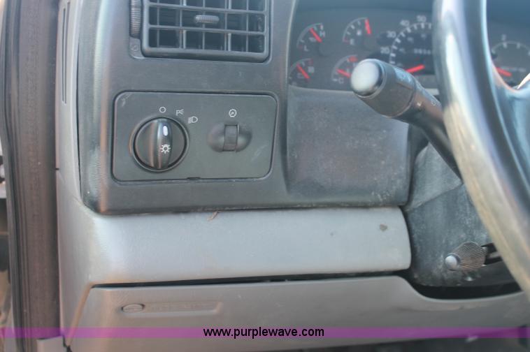 image for item C2911 2007 Ford F650 flatbed rollback truck