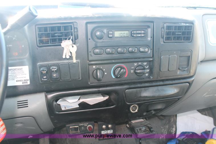 image for item C2911 2007 Ford F650 flatbed rollback truck