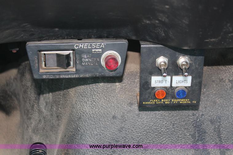 image for item C2911 2007 Ford F650 flatbed rollback truck