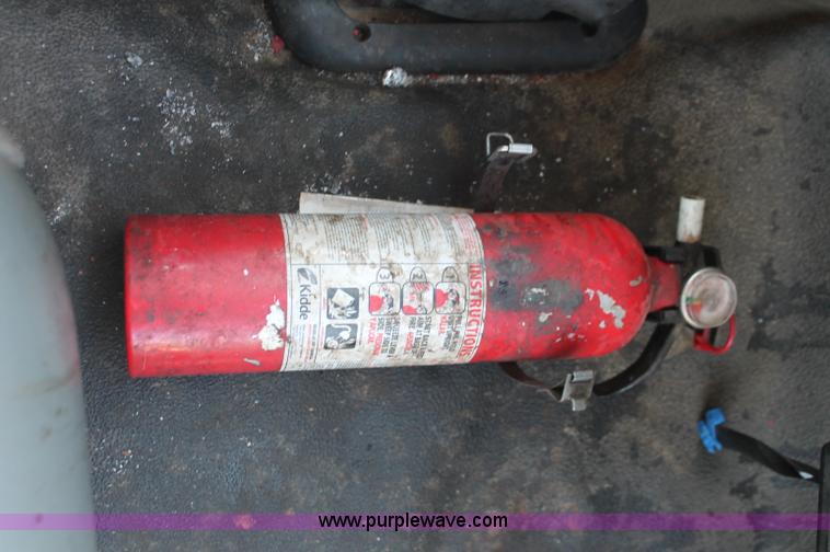 image for item C2911 2007 Ford F650 flatbed rollback truck