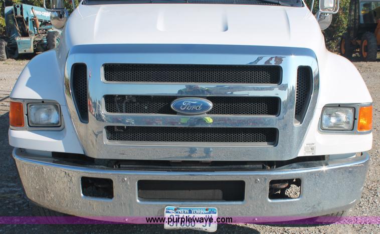 image for item C2911 2007 Ford F650 flatbed rollback truck