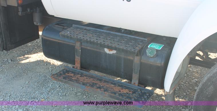 image for item C2911 2007 Ford F650 flatbed rollback truck