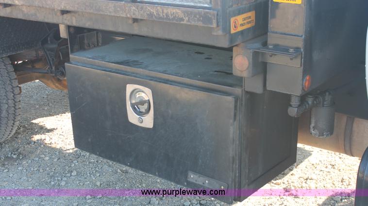 image for item C2911 2007 Ford F650 flatbed rollback truck