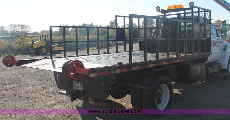 image for item C2911 2007 Ford F650 flatbed rollback truck