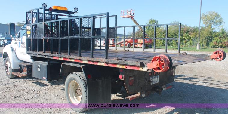 image for item C2911 2007 Ford F650 flatbed rollback truck