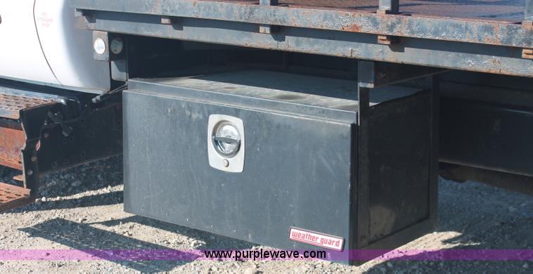 image for item C2911 2007 Ford F650 flatbed rollback truck