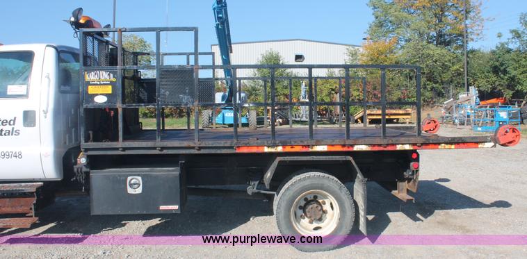 image for item C2911 2007 Ford F650 flatbed rollback truck