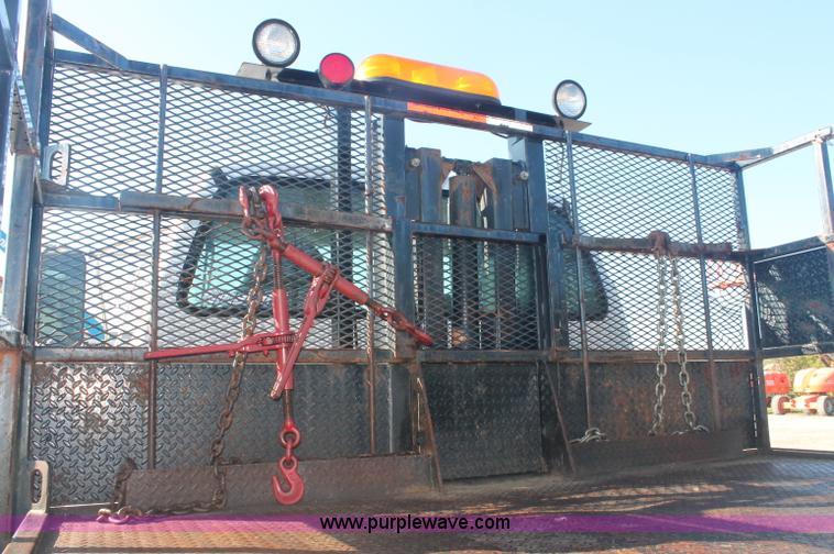 image for item C2911 2007 Ford F650 flatbed rollback truck