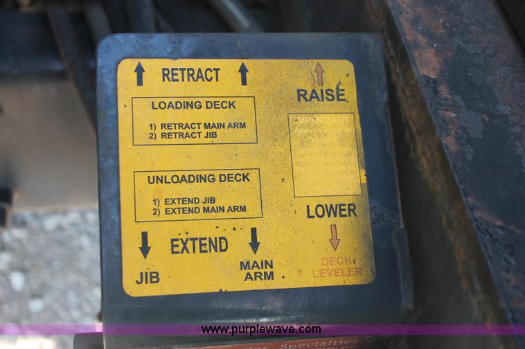 image for item C2911 2007 Ford F650 flatbed rollback truck