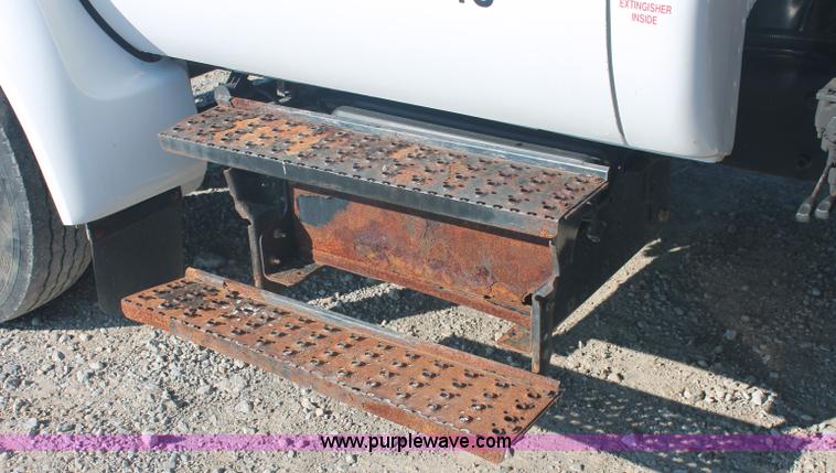 image for item C2911 2007 Ford F650 flatbed rollback truck