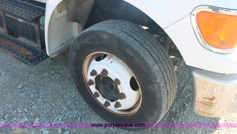 image for item C2911 2007 Ford F650 flatbed rollback truck