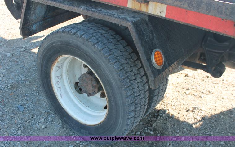 image for item C2911 2007 Ford F650 flatbed rollback truck