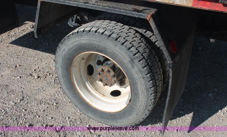 image for item C2911 2007 Ford F650 flatbed rollback truck