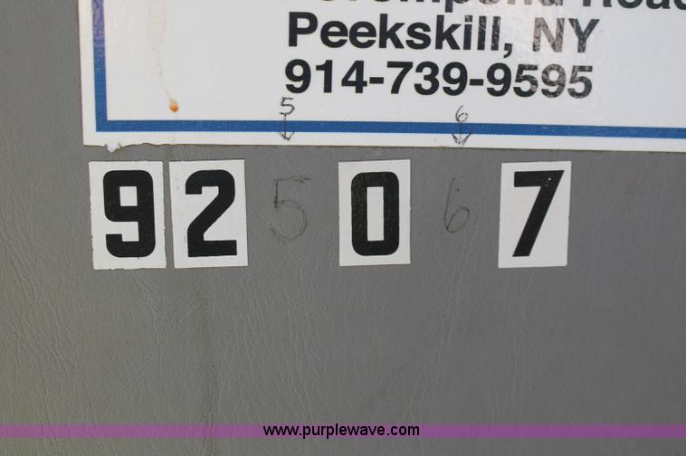 image for item C2911 2007 Ford F650 flatbed rollback truck